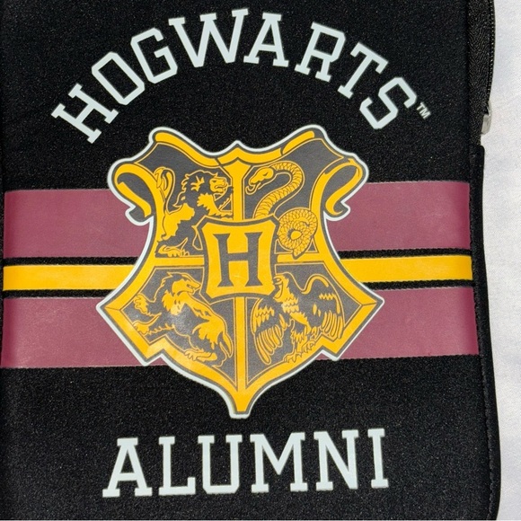 Harry Potter Tablet Case 8x11 HOGWARTS ALUMNI UNISEX - Picture 5 of 7